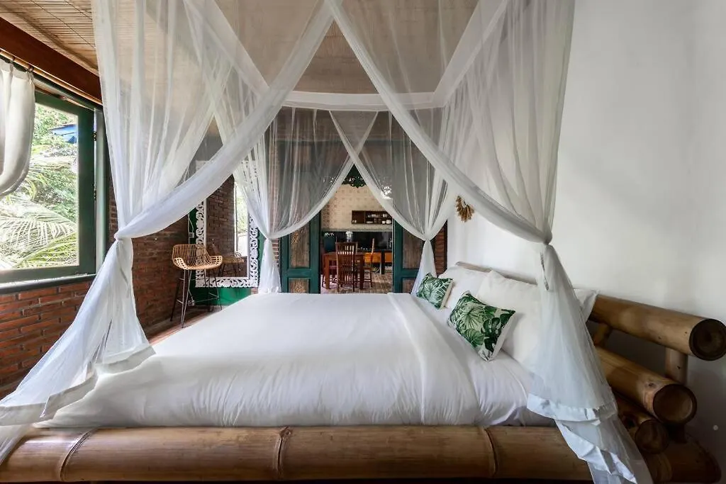 Villa Family Oasis, 2 Bedrooms, Shared Pool, Garden, Rice Field View Ubud