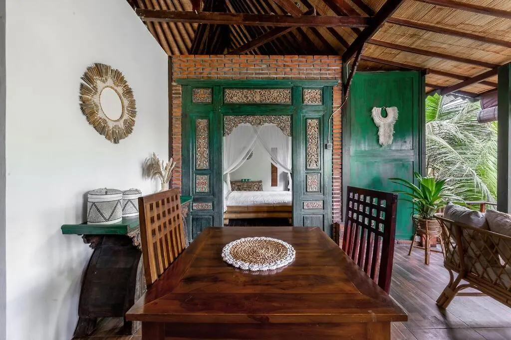 Family Oasis, 2 Bedrooms, Shared Pool, Garden, Rice Field View Ubud  0*, Ubud (Bali)